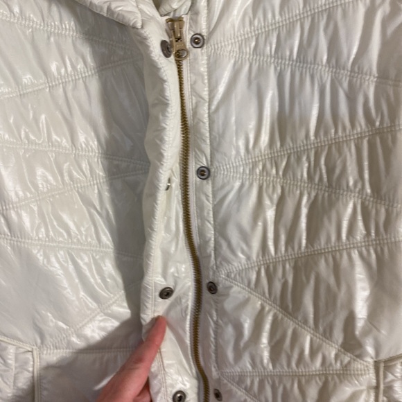 LUCY XS creamy white lightweight puffer vest with inner pocket - Picture 3 of 6